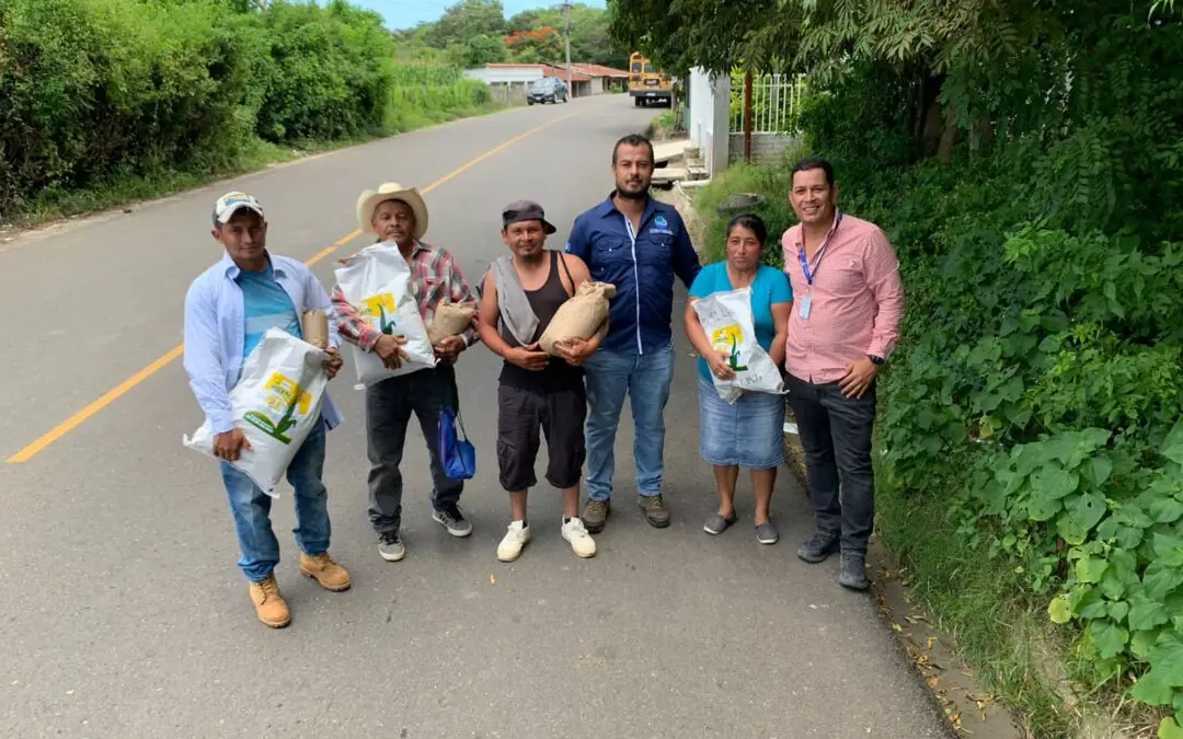 TRIFINIO Y MAGA ENTREGAN SEMILLA Y PASTOS MEJORADOS EN SANTA CATARINA MITA Y AGUA BLANCA , JUTIAPA