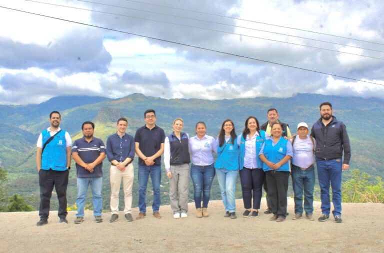 Plan Trifinio participa en entrega de proyecto «Hogares Agradables, Pisos Dignos» para mejorar la calidad de vida en Camotán
